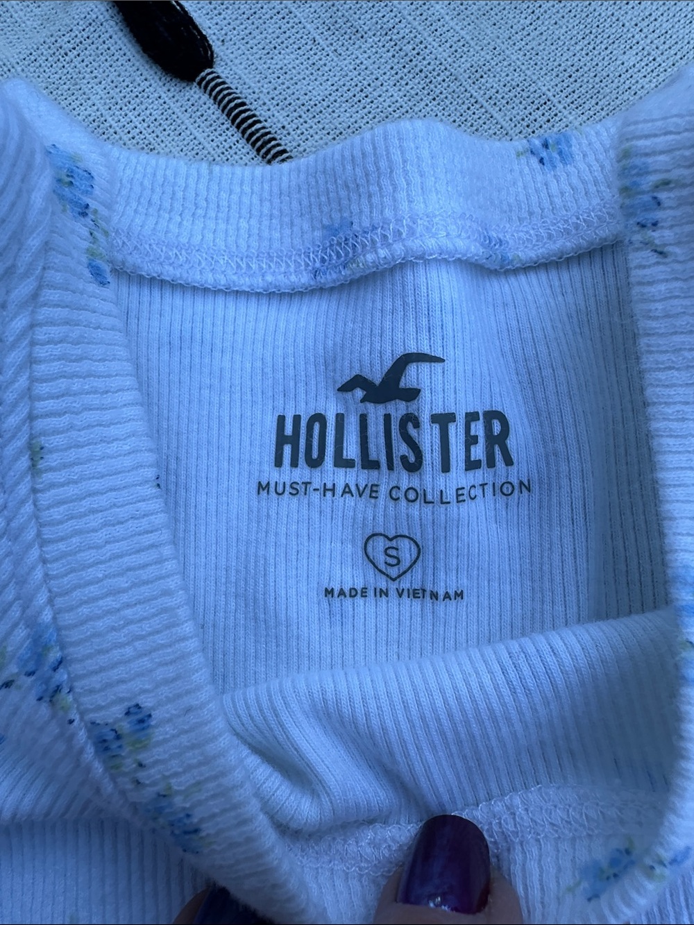 Hollister, Brandy Melville,garage and out from under tank tops. - Picture 3 of 11